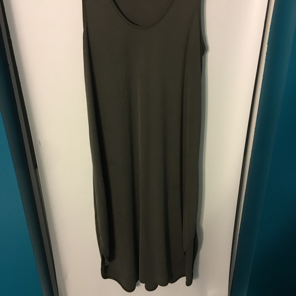 Mid Length Sleeveless Dress 🌱 - Picture 2 of 6